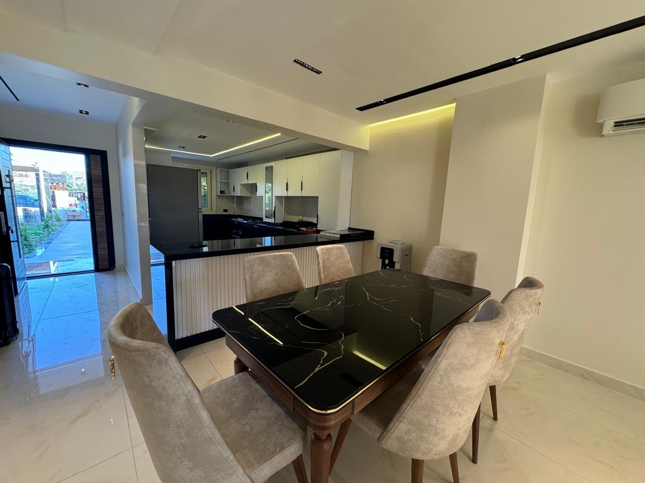 فيلا مميزة للإيجار – مارينا 5