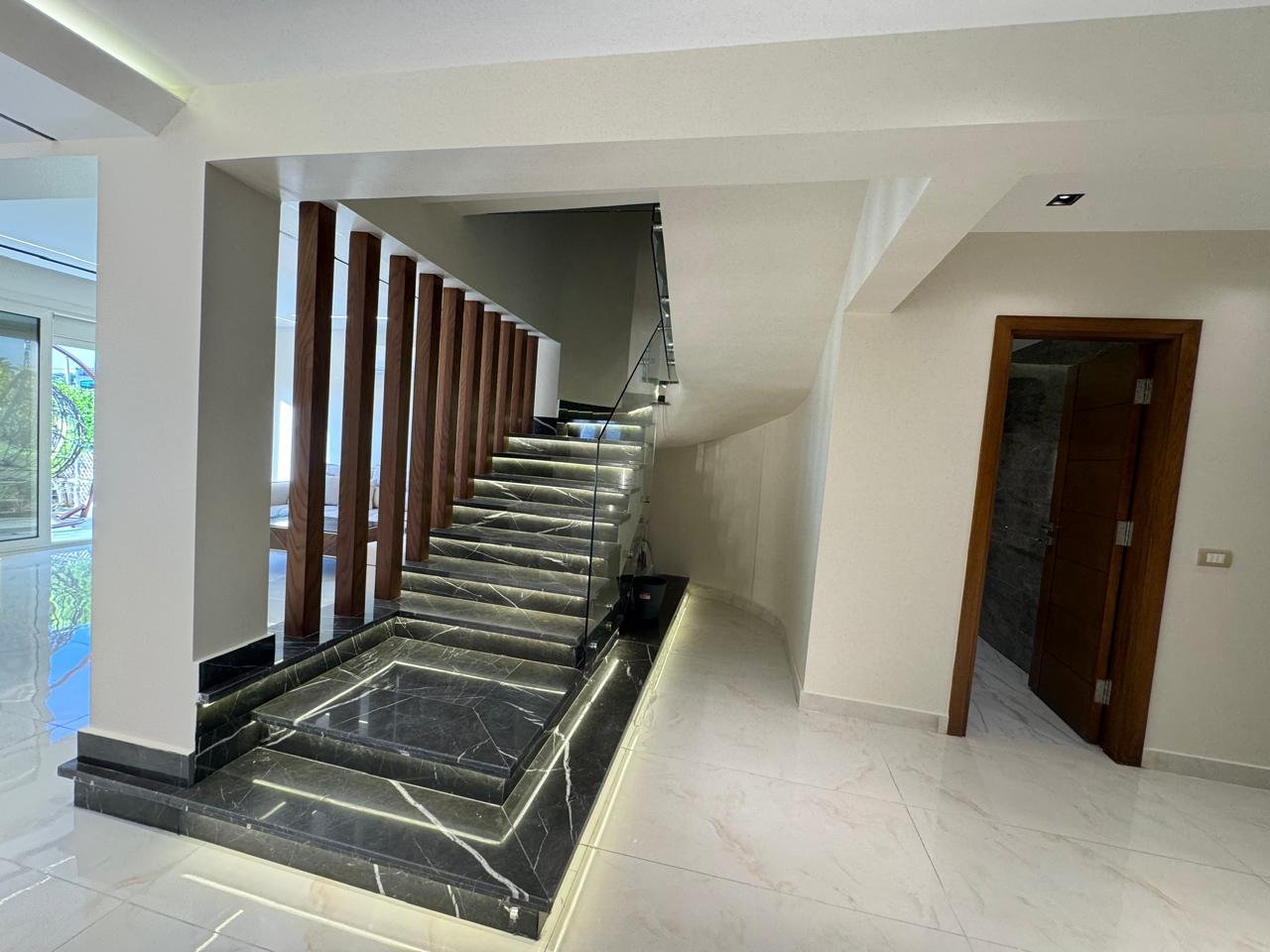 فيلا مميزة للإيجار – مارينا 5