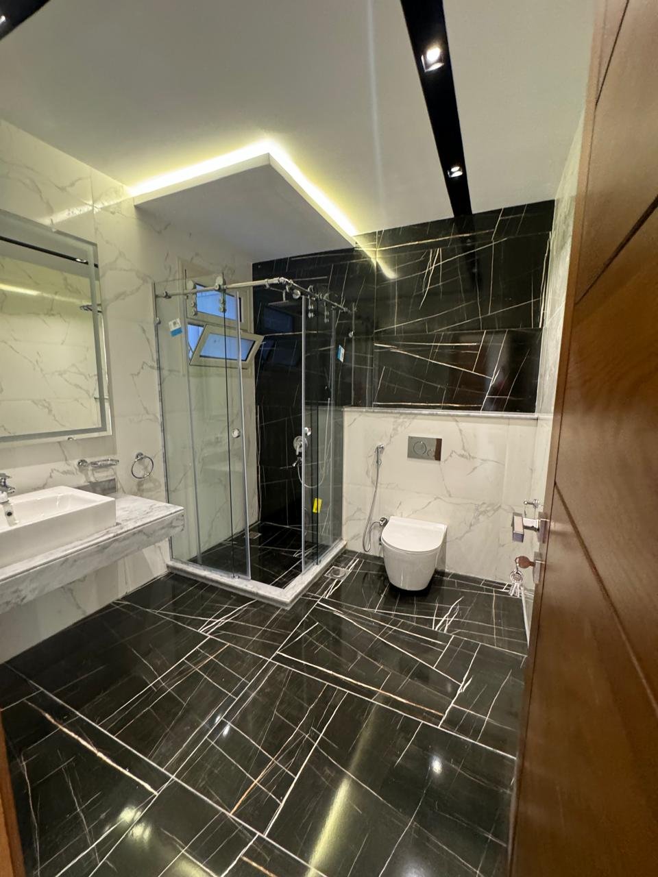 فيلا مميزة للإيجار – مارينا 5