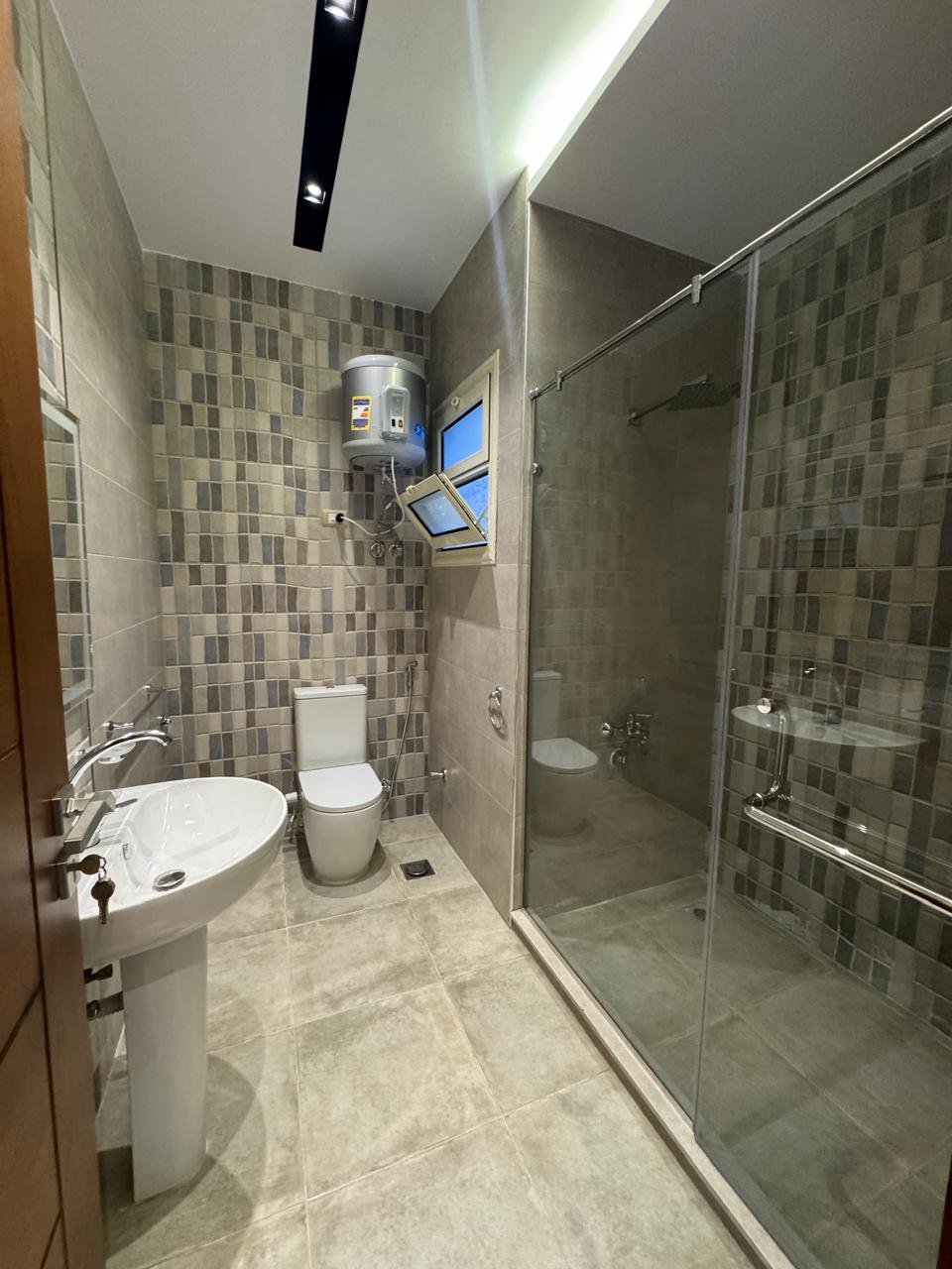 فيلا مميزة للإيجار – مارينا 5