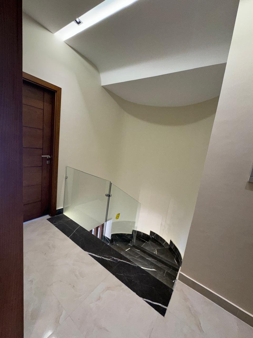 فيلا مميزة للإيجار – مارينا 5