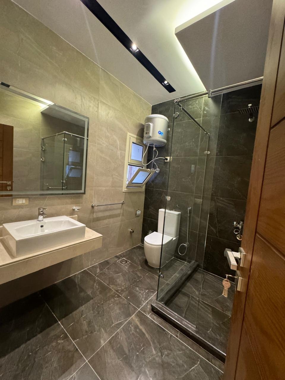 فيلا مميزة للإيجار – مارينا 5