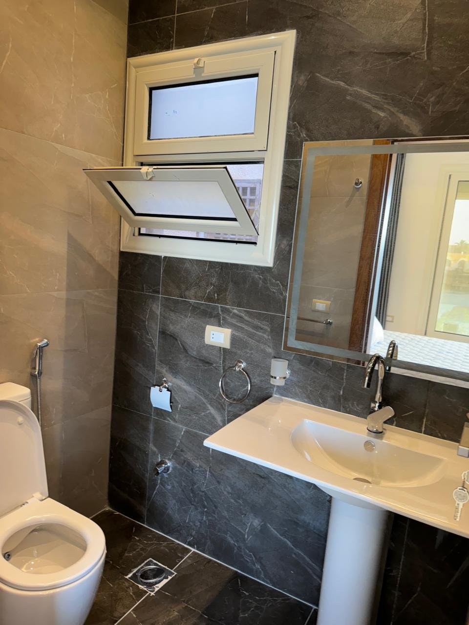 فيلا مميزة للإيجار – مارينا 5