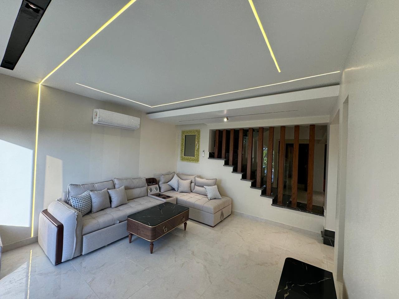 فيلا مميزة للإيجار – مارينا 5