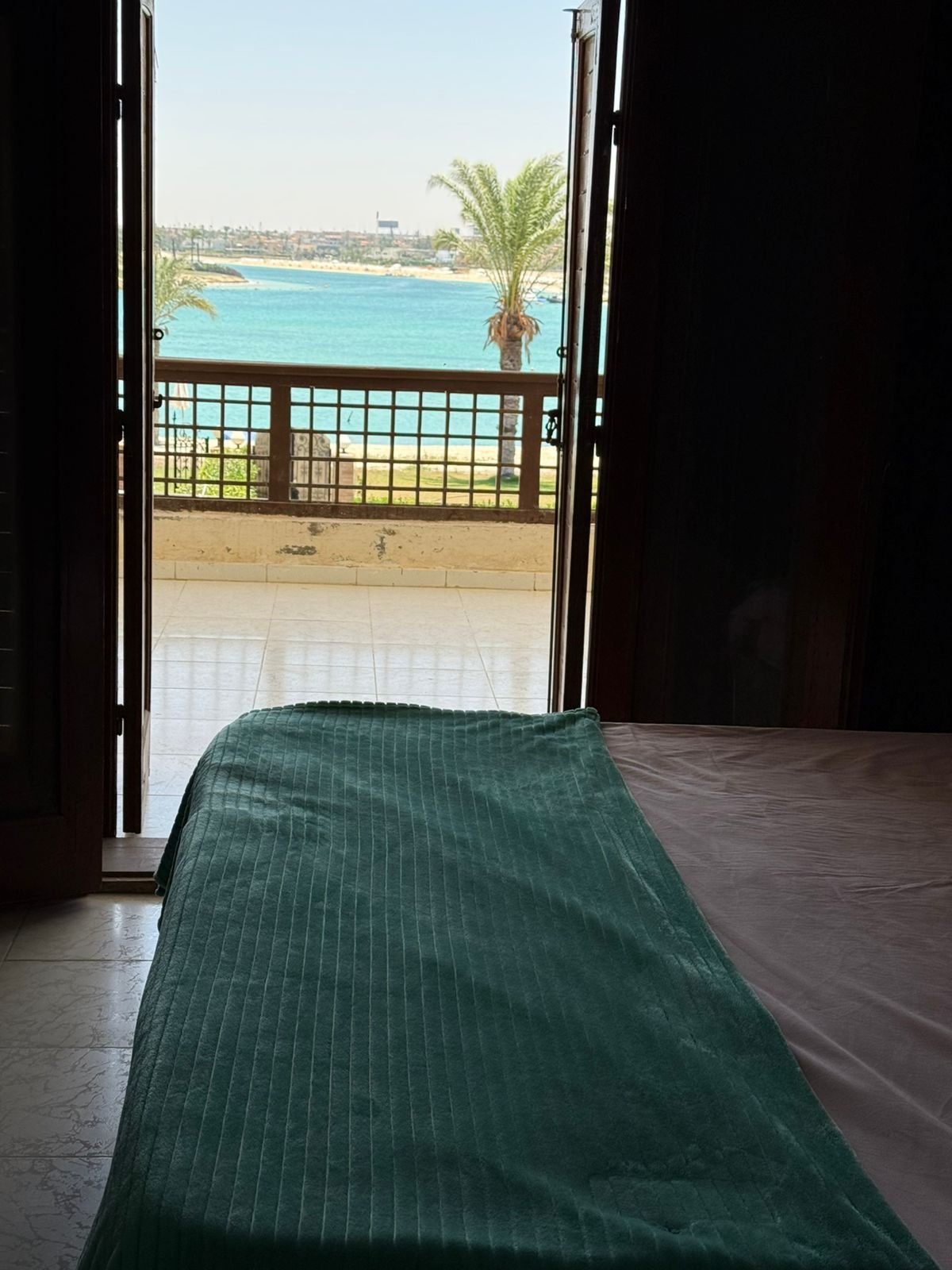 فيلا اول صف بحيره رمليه مارينا ٥ مكيفه بالكامل