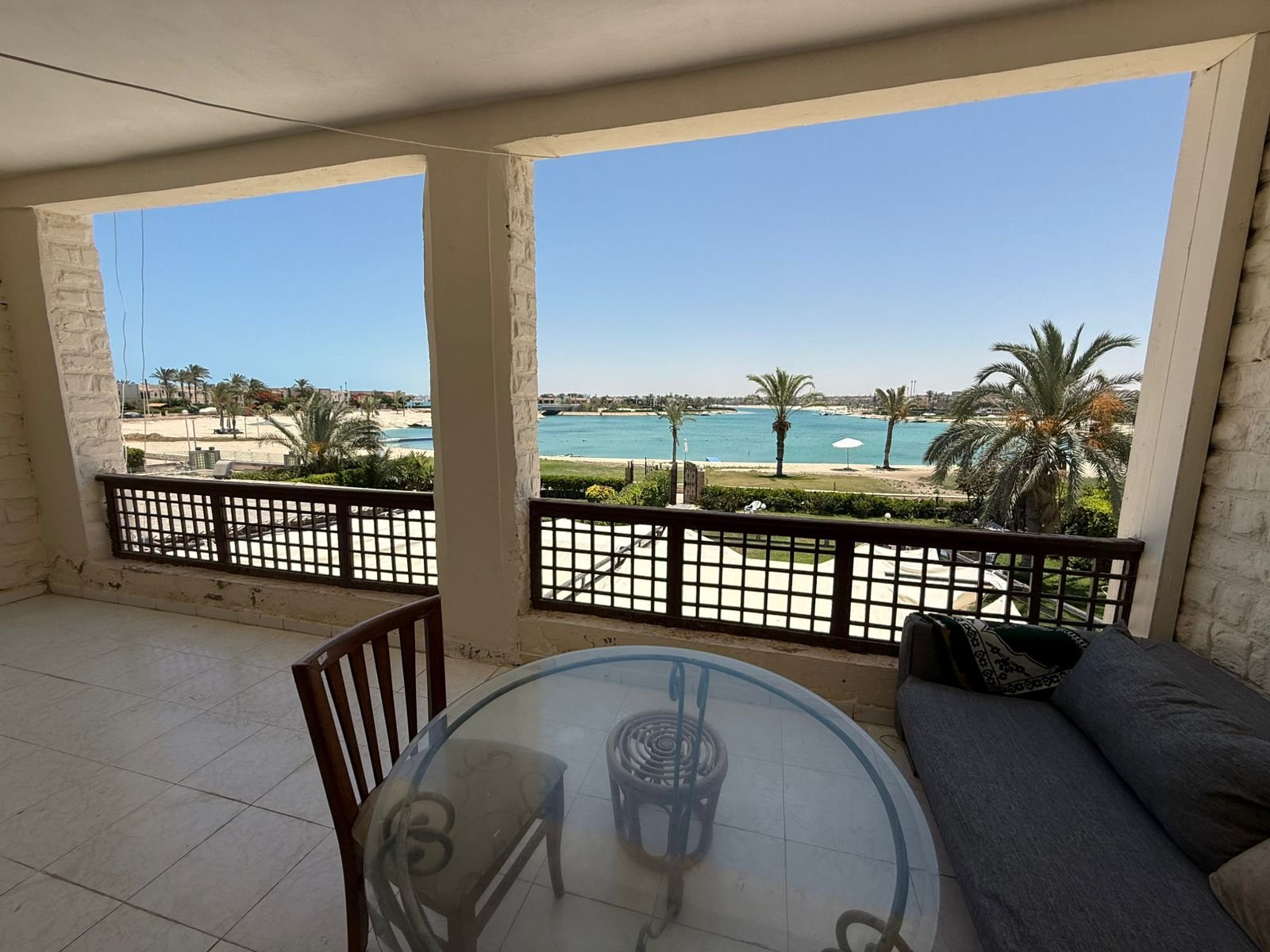 فيلا اول صف بحيره رمليه مارينا ٥ مكيفه بالكامل