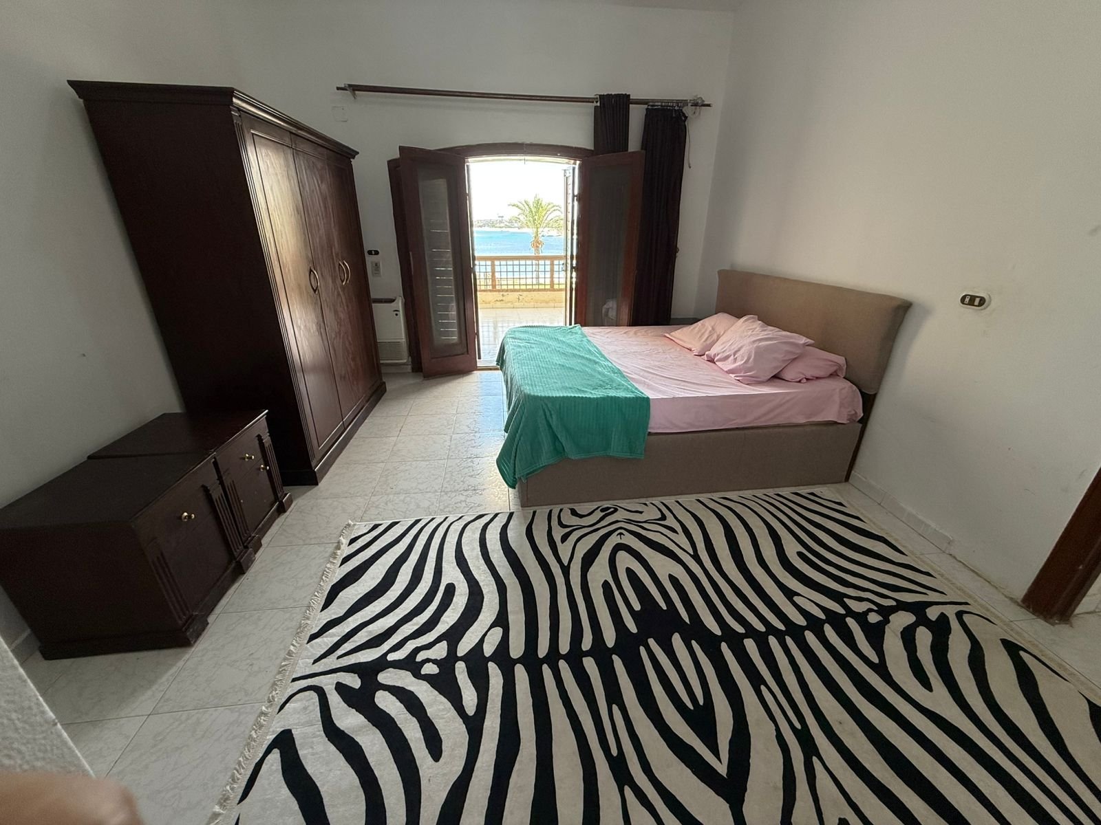 فيلا اول صف بحيره رمليه مارينا ٥ مكيفه بالكامل