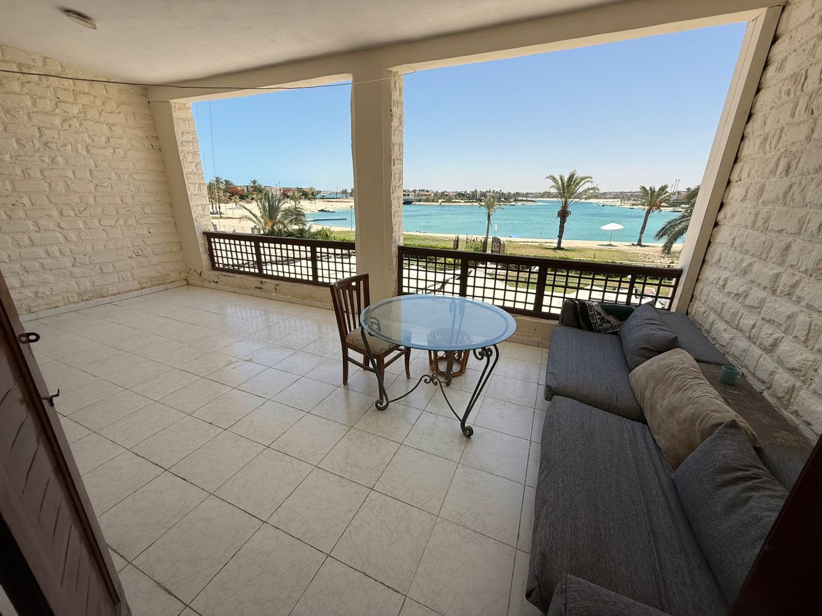 فيلا اول صف بحيره رمليه مارينا ٥ مكيفه بالكامل