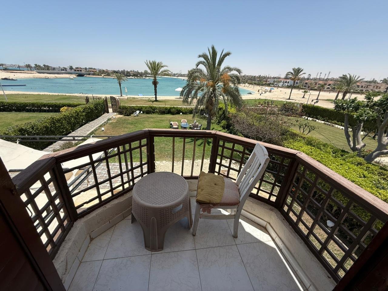 فيلا اول صف بحيره رمليه مارينا ٥ مكيفه بالكامل