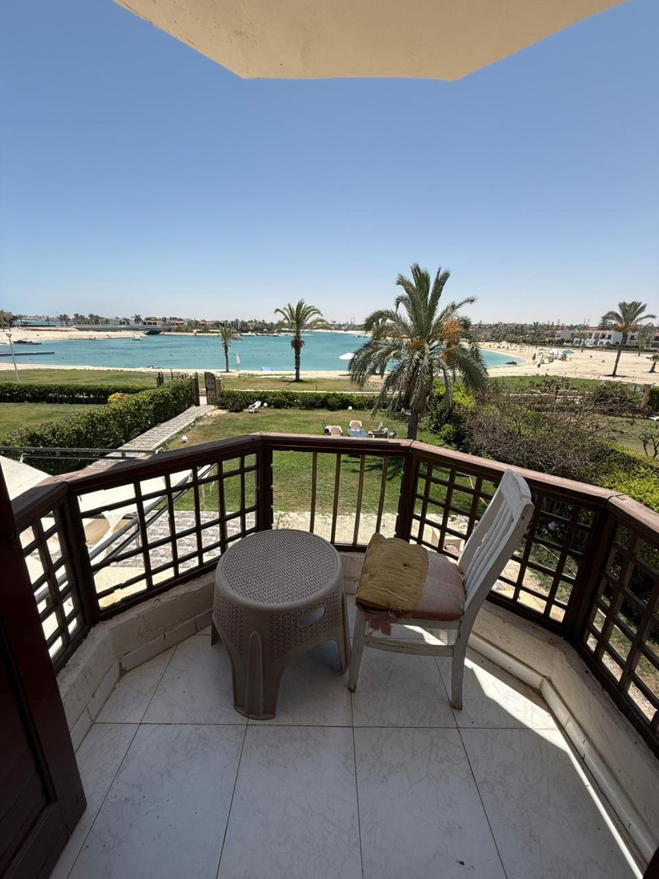 فيلا اول صف بحيره رمليه مارينا ٥ مكيفه بالكامل