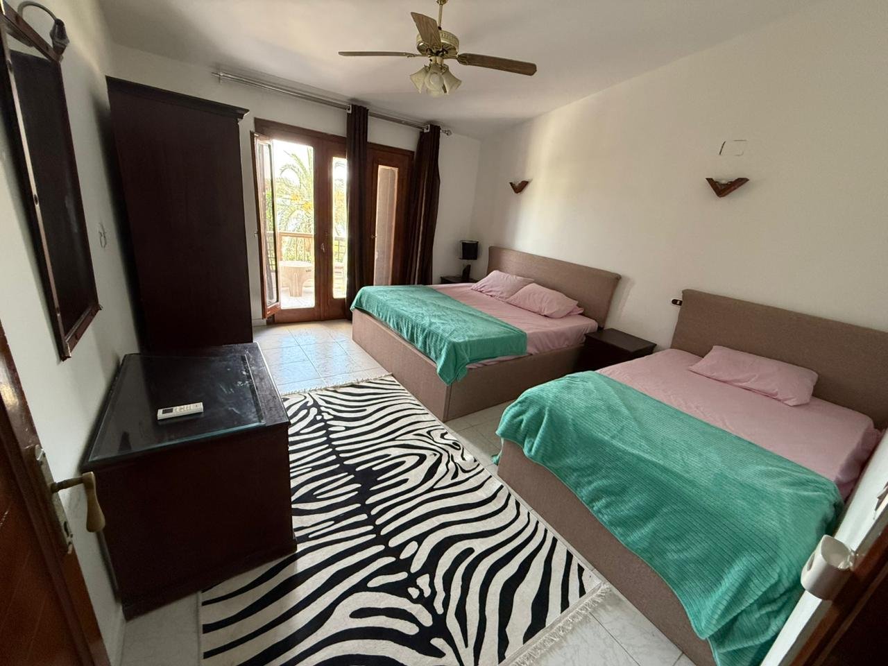 فيلا اول صف بحيره رمليه مارينا ٥ مكيفه بالكامل