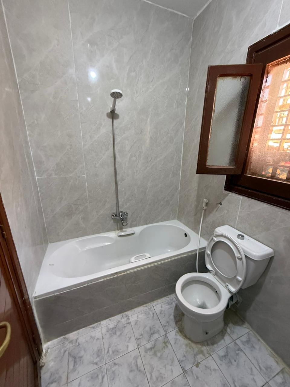 فيلا اول صف بحيره رمليه مارينا ٥ مكيفه بالكامل