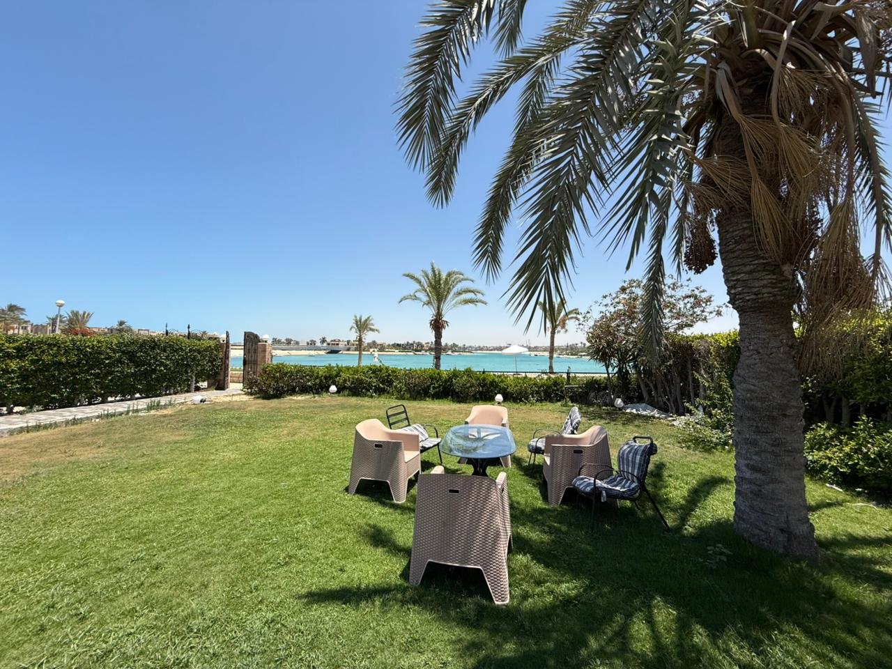 فيلا اول صف بحيره رمليه مارينا ٥ مكيفه بالكامل