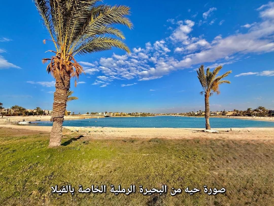 فيلا اول صف بحيره رمليه مارينا ٥ مكيفه بالكامل