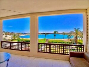 فيلا اول صف بحيره رمليه مارينا ٥ مكيفه بالكامل