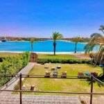 فيلا اول صف بحيره رمليه مارينا ٥ مكيفه بالكامل